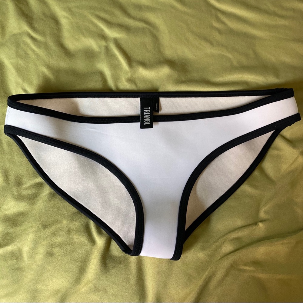 White triangl bikini bottom